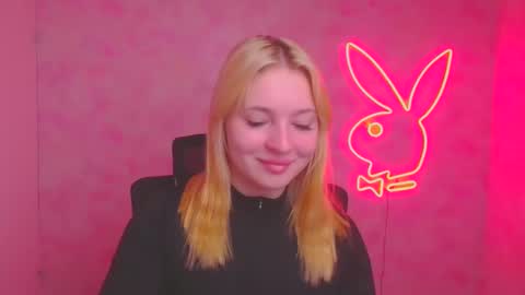 Snapshot of _mila_la_ chatting on 10/28/25, 07:12 Melanie online show from 10/28/25, 07:12