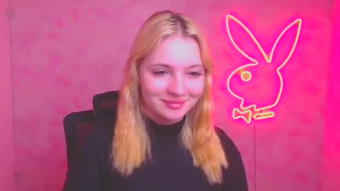 Snapshot of _mila_la_ chatting on 10/31/25, 07:20 Melanie online show from 10/31/25, 07:20