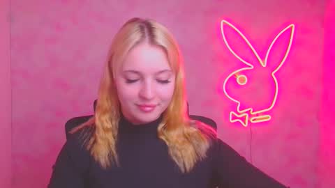 Snapshot of _mila_la_ chatting on 11/01/25, 12:29 Melanie online show from 11/01/25, 12:29