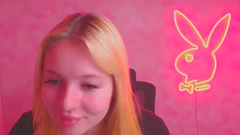 Snapshot of _mila_la_ chatting on 11/13/25, 01:10 Melanie online show from 11/13/25, 01:10