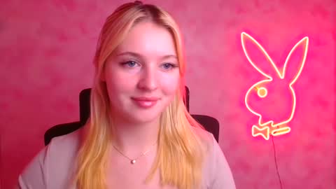 Snapshot of _mila_la_ chatting on 11/20/25, 12:16 Melanie online show from 11/20/25, 12:16