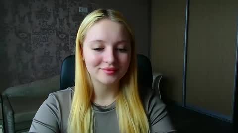 Snapshot of _mila_la_ chatting on 04/20/26, 09:56 Melanie online show from 04/20/26, 09:56
