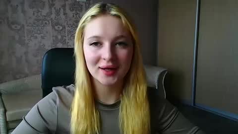 Snapshot of _mila_la_ chatting on 04/29/26, 12:09 Melanie online show from 04/29/26, 12:09
