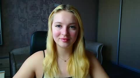 Snapshot of _mila_la_ chatting on 05/07/26, 09:03 Melanie online show from 05/07/26, 09:03