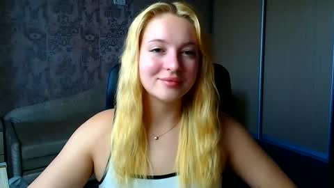 Snapshot of _mila_la_ chatting on 06/08/26, 06:14 Melanie online show from 06/08/26, 06:14