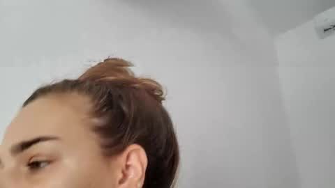 Snapshot of _milagoddess chatting on 09/22/25, 10:39 AstrideVonTeese online show from 09/22/25, 10:39