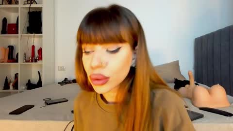 Snapshot of _milagoddess chatting on 10/26/25, 05:52 AstrideVonTeese online show from 10/26/25, 05:52