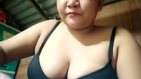 Snapshot of _milkytitsmomxx_ chatting on 06/19/26, 06:23 _milkytitsmomxx_ online show from 06/19/26, 06:23