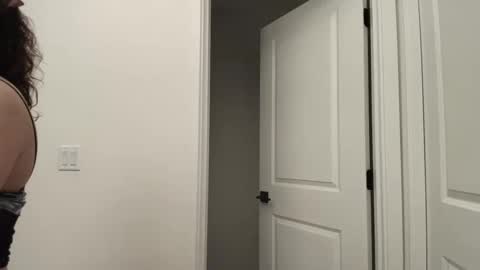 Mina online show from 01/10/25, 04:01