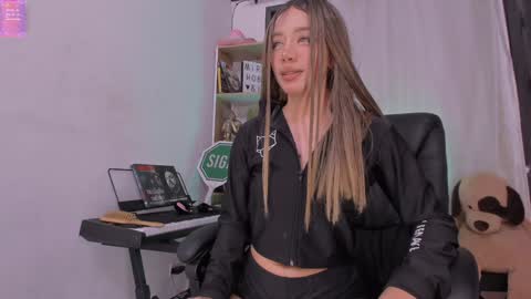 Camila   independent model online show from 01/16/25, 01:58