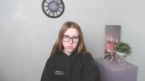 Snapshot of _miraterri_ chatting on 02/17/25, 12:16 Mira online show from 02/17/25, 12:16