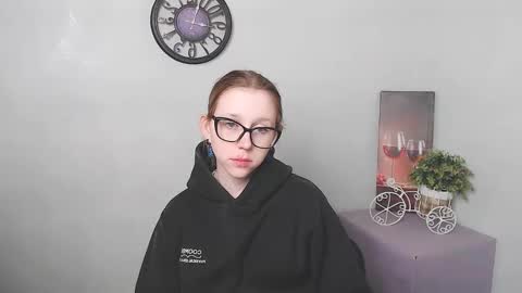 Snapshot of _miraterri_ chatting on 02/18/25, 07:21 Mira online show from 02/18/25, 07:21