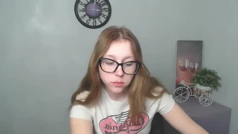 Snapshot of _miraterri_ chatting on 02/24/25, 07:11 Mira online show from 02/24/25, 07:11