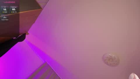 Snapshot of _miray_ chatting on 10/12/25, 05:23 _miray_ online show from 10/12/25, 05:23