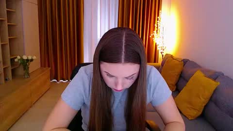 Mia online show from 03/12/26, 10:10