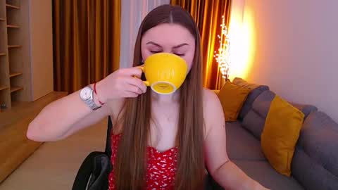 Mia online show from 03/25/26, 09:48