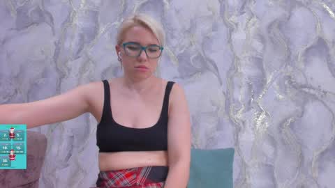 Snapshot of _miss_strawberry_ chatting on 01/08/25, 01:20 Sofia birthday october 29 online show from 01/08/25, 01:20