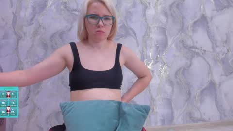 Snapshot of _miss_strawberry_ chatting on 01/10/25, 10:50 Sofia birthday october 29 online show from 01/10/25, 10:50