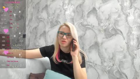 Snapshot of _miss_strawberry_ chatting on 03/09/25, 10:19 Sofia birthday october 29 online show from 03/09/25, 10:19