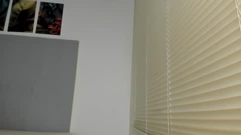 _molly_rosse_ online show from 10/25/25, 12:02