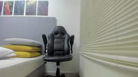Snapshot of _molly_rosse_ chatting on 04/18/26, 12:09 _molly_rosse_ online show from 04/18/26, 12:09