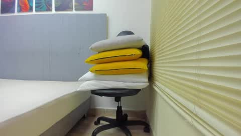 Snapshot of _molly_rosse_ chatting on 04/21/26, 11:49 _molly_rosse_ online show from 04/21/26, 11:49