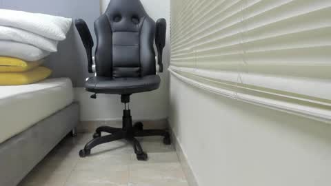 Snapshot of _molly_rosse_ chatting on 04/23/26, 12:04 _molly_rosse_ online show from 04/23/26, 12:04