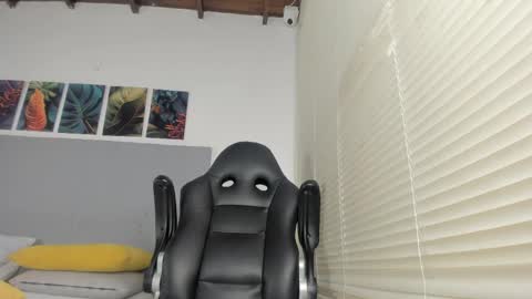 Snapshot of _molly_rosse_ chatting on 05/05/26, 12:02 _molly_rosse_ online show from 05/05/26, 12:02