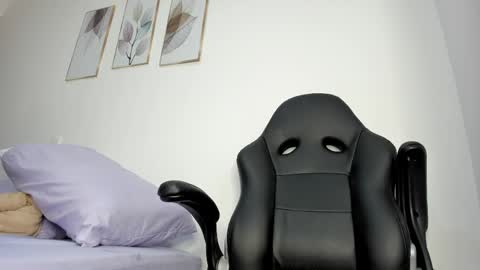 Snapshot of _molly_rosse_ chatting on 05/18/26, 12:00 _molly_rosse_ online show from 05/18/26, 12:00