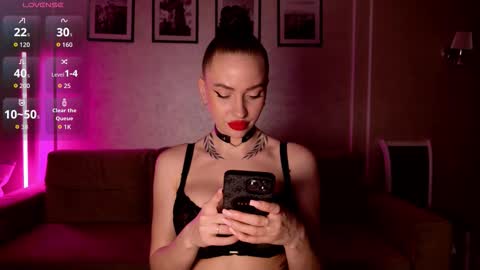 Snapshot of _moon_girl_18 chatting on 02/15/26, 04:47 Nikol online show from 02/15/26, 04:47