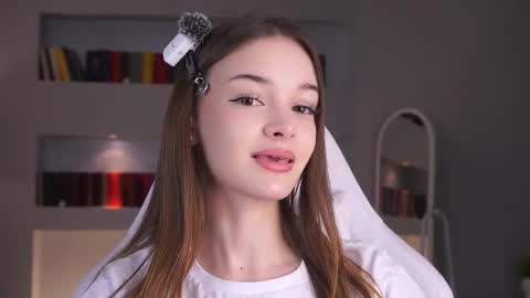 Snapshot of _moonlit_melody_ chatting on 02/28/26, 04:30 Margo online show from 02/28/26, 04:30