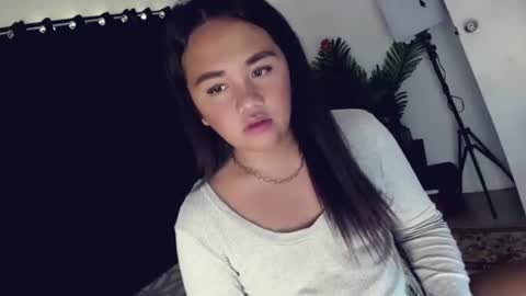 Angel online show from 04/17/26, 05:32