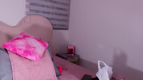 Luna online show from 04/12/26, 03:00