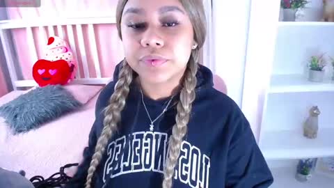 nahomi  online show from 02/24/25, 08:49