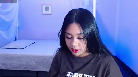 nahomi  online show from 03/10/25, 08:15