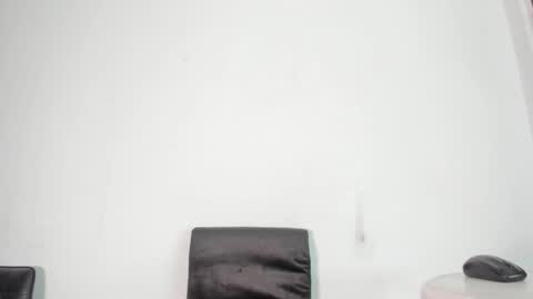 Snapshot of _naomi_fox chatting on 02/02/25, 08:51 shantall online show from 02/02/25, 08:51