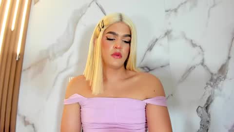 Snapshot of _naomi_fox chatting on 03/08/25, 12:44 shantall online show from 03/08/25, 12:44