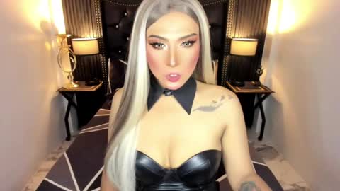_natashacooper_ online show from 05/20/26, 10:21