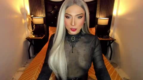 _natashacooper_ online show from 06/01/26, 09:22