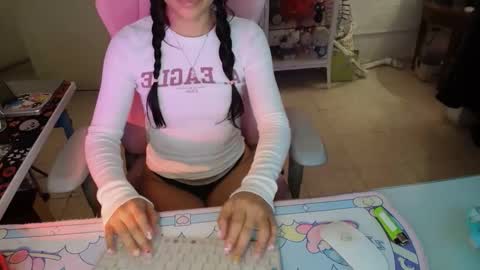 Snapshot of _nathaila_ chatting on 09/17/25, 12:01 _nathaila_ online show from 09/17/25, 12:01
