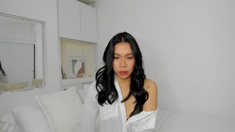 independent model natha online show from 10/22/25, 03:40