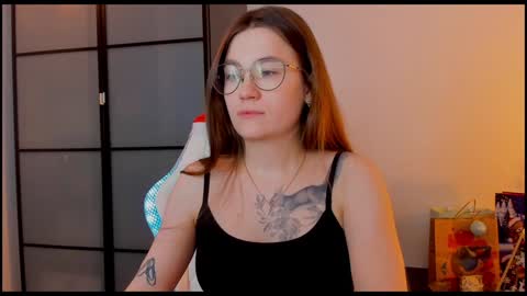 Snapshot of _nemalkovamia chatting on 01/06/25, 04:15 Mia with a big heart  online show from 01/06/25, 04:15