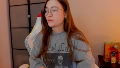 Snapshot of _nemalkovamia chatting on 01/12/25, 06:17 Mia with a big heart  online show from 01/12/25, 06:17