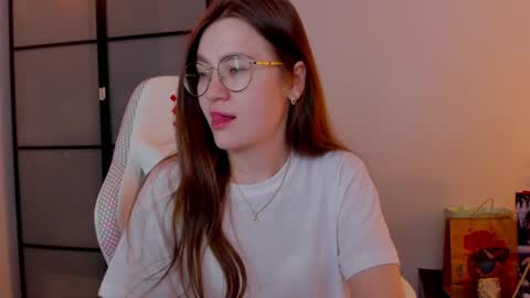 Snapshot of _nemalkovamia chatting on 01/18/25, 03:31 Mia with a big heart  online show from 01/18/25, 03:31