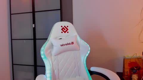 Snapshot of _nemalkovamia chatting on 01/27/25, 03:26 Mia with a big heart  online show from 01/27/25, 03:26