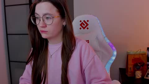 Snapshot of _nemalkovamia chatting on 02/02/25, 07:30 Mia with a big heart  online show from 02/02/25, 07:30