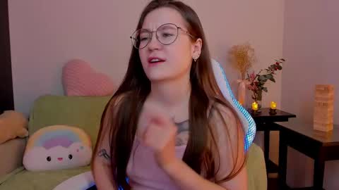 Snapshot of _nemalkovamia chatting on 02/19/25, 03:28 Mia with a big heart  online show from 02/19/25, 03:28