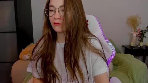 Snapshot of _nemalkovamia chatting on 03/01/25, 03:53 Mia with a big heart  online show from 03/01/25, 03:53