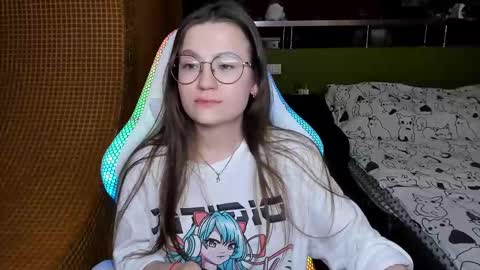 Snapshot of _nemalkovamia chatting on 03/06/25, 01:57 Mia with a big heart  online show from 03/06/25, 01:57