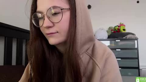 Snapshot of _nemalkovamia chatting on 03/10/25, 03:01 Mia with a big heart  online show from 03/10/25, 03:01